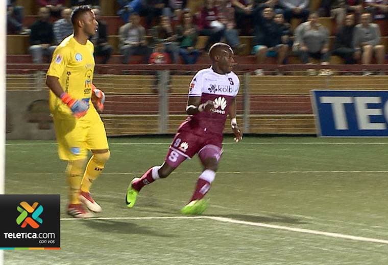 Rubilio Castillo se convirtió en el cuarto hondureño que anota con la camiseta del Saprissa.