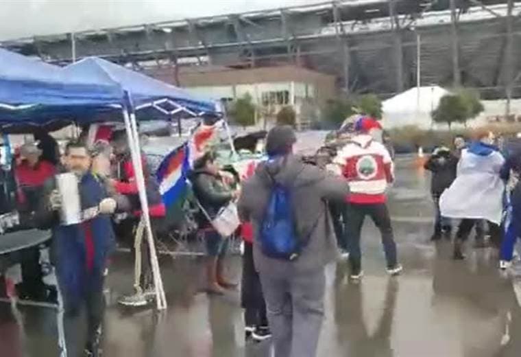 Ticos disfrutan previo al juego entre La Sele y EEUU.|Eduardo Castillo