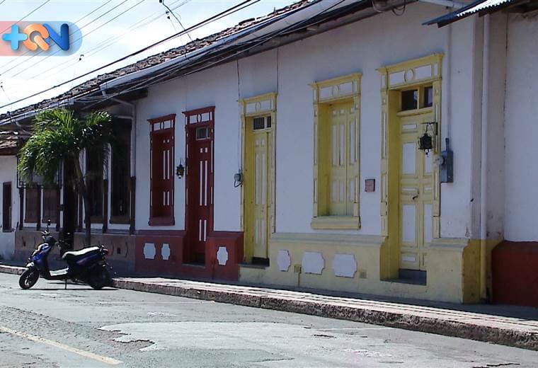 n nuestro recorrido por las casas con historia de Liberia encontramos la Calle Real. El nombre proviene desde la colonia y desde acá se tomaban las decisiones más trascendentales para la provincia. Desde la Gobernación hasta las casas más antiguas.