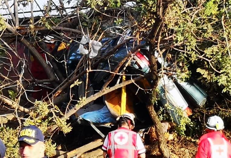 Aparatoso vuelco de vehículo