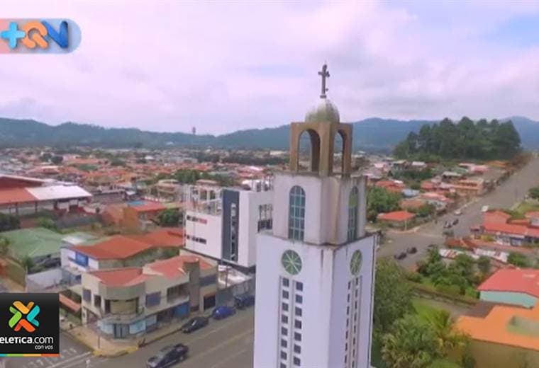 an Ramón es un pueblo con historia. El 19 de enero de 1844 se fundó mediante decreto de la República el Valle de los Palmares.     Se conocía así al territorio comprendido hoy entre San Miguel de Naranjo hasta Santiago de San Ramón. 12 años más tarde de que fuera reconocido como pueblo, San Ramón recibió el título de cantón. El segundo de la provincia de Alajuela.     Dejemos atrás la historia de sus inicios para conocer al San Ramón actual. 14 distritos, más de 80 mil habitantes, 1018 km2 de extensión territorial.     San Ramón tiene de todo. Es una mezcla de ciudad y campo. Cataratas, aguas termales, maravillosos paisajes y una gran riqueza cultural, donde la poesía ocupa un lugar especial.     En los últimos años Moncho se ha convertido en el centro de atención por la famosa celebración de La Entrada de los Santos.