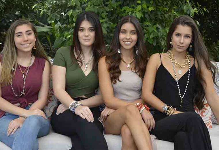 Atrévase a lucir piedras grandes en collares y pulseras