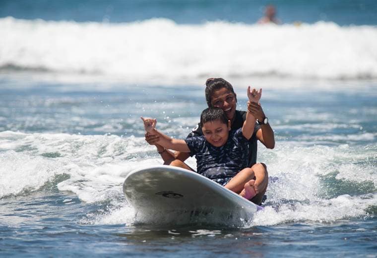 Jacó es la primera playa de Centroamérica en ser accesible para personas en sillas de ruedas. Foto prensa ICT