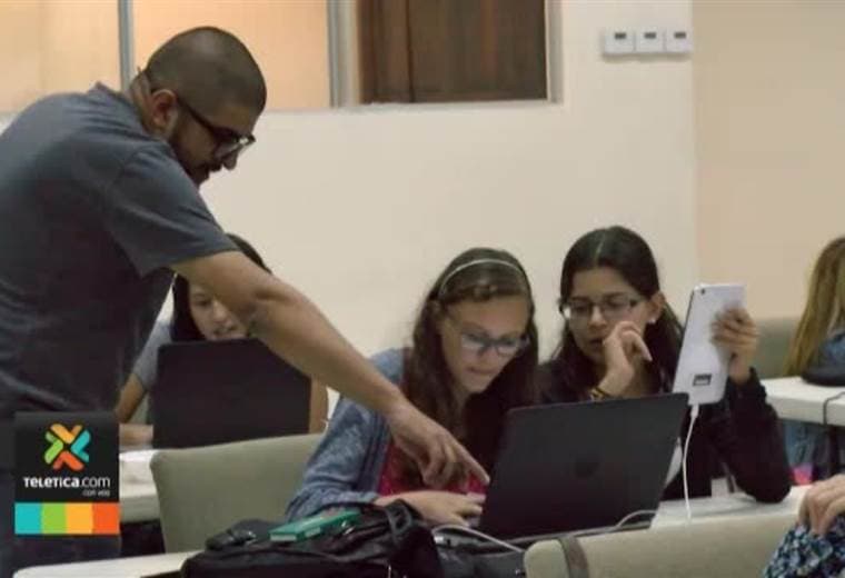 Costa Rica retrocede en inclusión de mujeres a trabajos relacionados con tecnología, afirma estudio