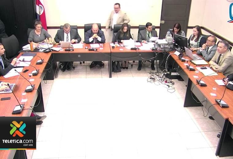 Diputadas se enfrentan por impuesto a cooperativas