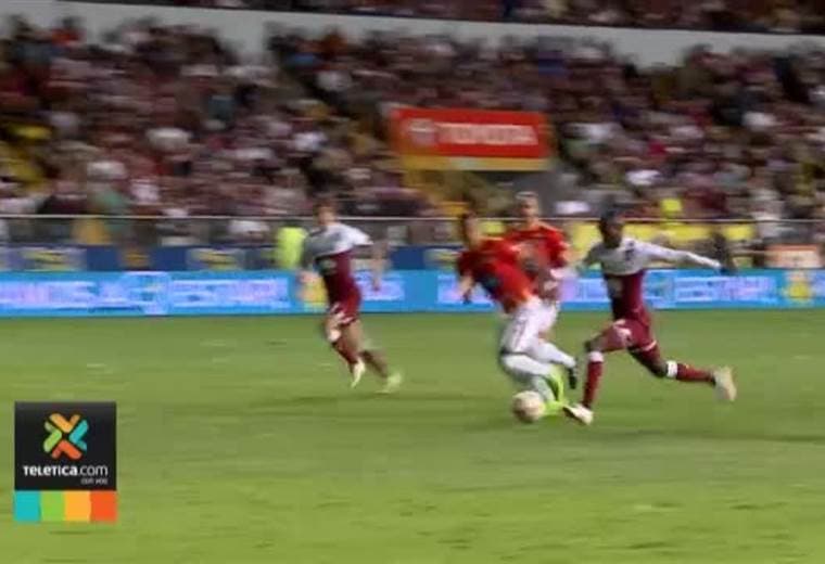 Jugadores del Saprissa consideran que el arbitraje no ayudó al espectáculo