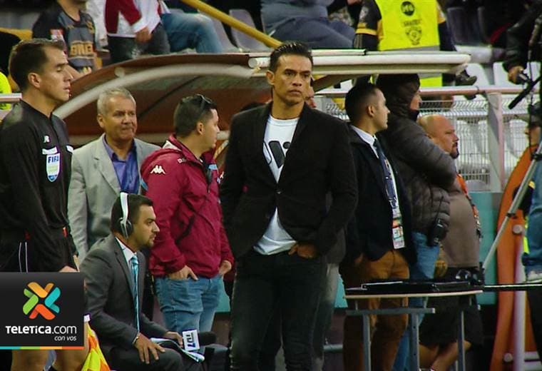 Wálter Centeno morado defendió su estilo y alabó el trabajo de su plantel