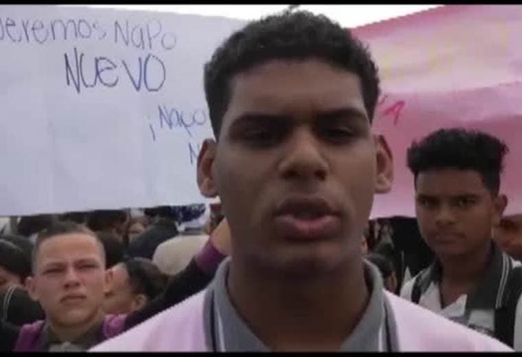 Estudiantes del Napoleón Quesada realizan manifestación por malas condiciones del centro educativo