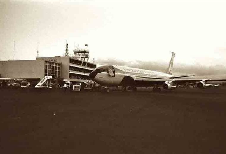 Kennedy en el Aeropuerto El Coco