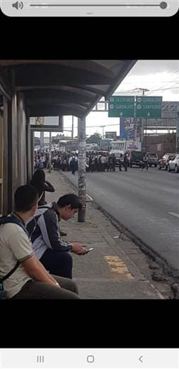 Estudiantes del Napoleón Quesada realizan manifestación por malas condiciones del centro educativo