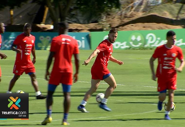 Elías Aguilar se libra de las críticas y recibe la confianza de Gustavo Matosas