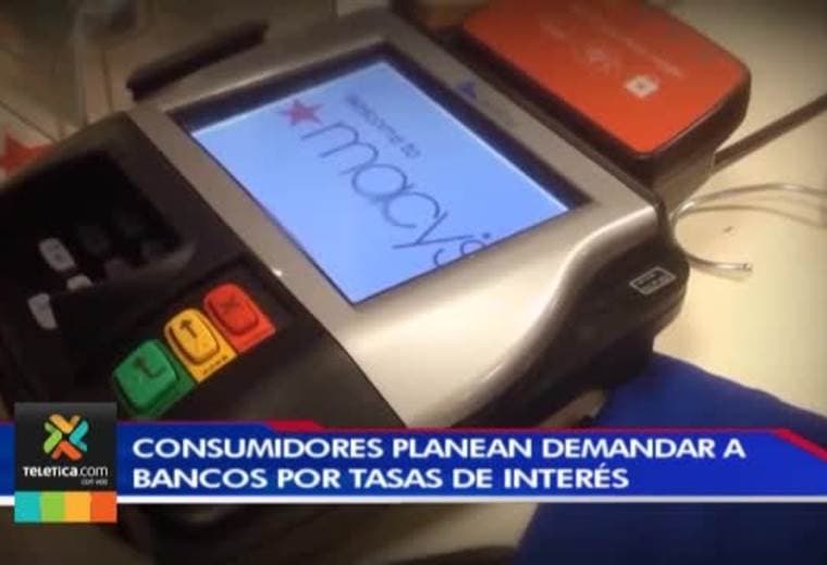 Planean demandas colectivas contra altos intereses de algunas tarjetas de crédito