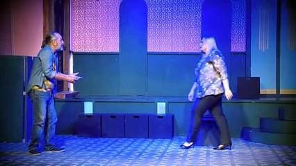 María Torres está a punto de cumplir 40 años de carrera artística, por esta razón decidió empezar su festejo con una obra de teatro que dará de qué hablar.  La Foto, así se llama esta obra que habla de las redes sociales y del manejo que le dan los adulos.  Según María Torres, la obra es solo para mayores de 16 años y se presenta los jueves.  La directora de la puesta en escenas confesó que todos la disfrutarán.  El Teatro el Triciclo se ubica 50 metros oeste y 25 metros sur de los Tribunales de Justicia en San José, y para reservar su espacio debe llamar al teléfono 2222-2624.