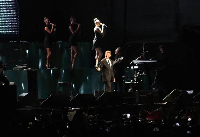 Luis Miguel brilló en el Estadio Nacional