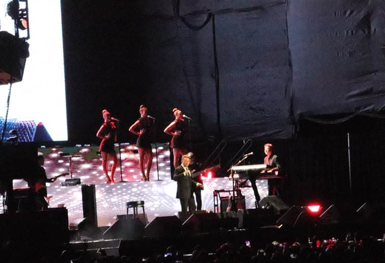 Luis Miguel brilló en el Estadio Nacional