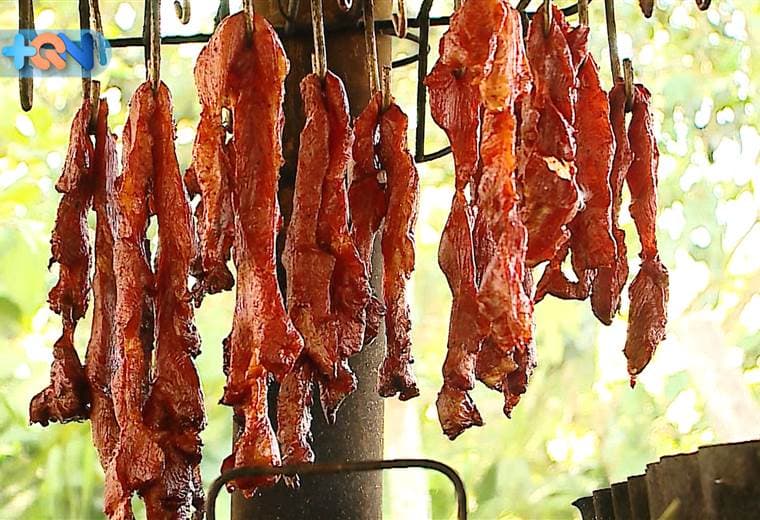 No puede irse de Guatuso sin probar la famosa carne ahumada
