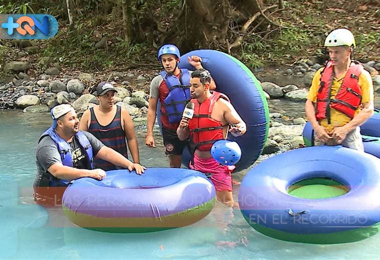 Aventúrese en un neumático en el río Celeste
