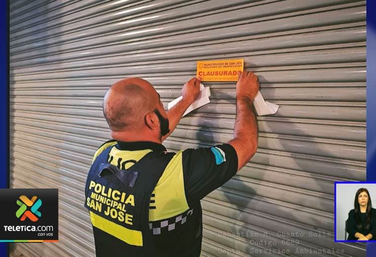 Municipalidad de San José clausura los negocios que sacan la basura fuera del horario establecido