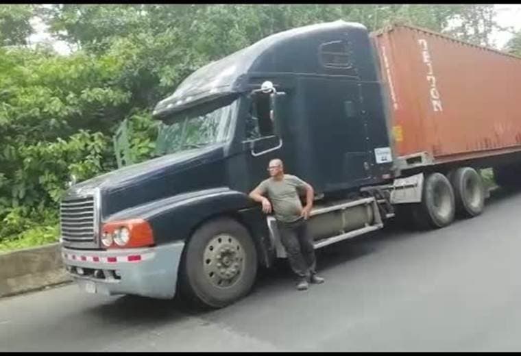 Choque múltiple de seis vehículos generó fuerte congestión vial en la ruta 32