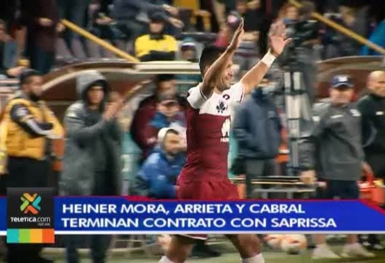 Tres jugadores intentan convencer a Wálter Centeno para seguir en Saprissa