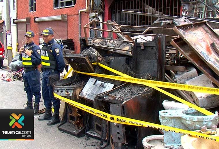 Vecinos de La Carpio se organizaron para darle un último adiós a las víctimas del incendio