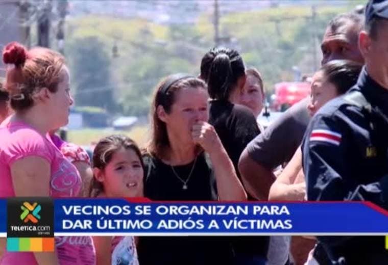 Vecinos de La Carpio se organizaron para darle un último adiós a las víctimas del incendio
