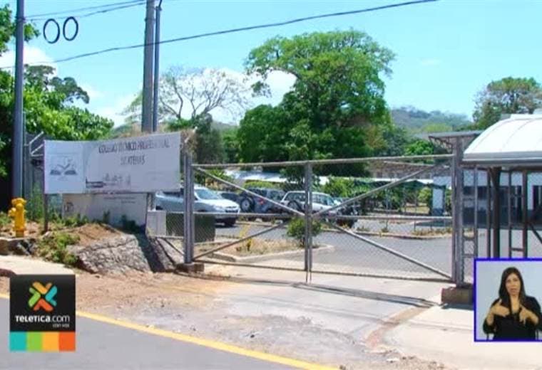 Calle nueva que pasa al frente del Colegio Técnico de Atenas alegra, pero preocupa a los vecinos
