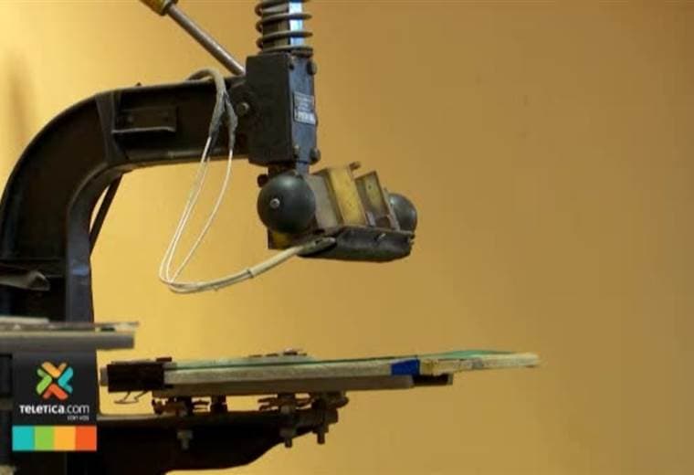 Biblioteca Nacional le devuelve la vida a los textos que el descuido les ha causado estragos