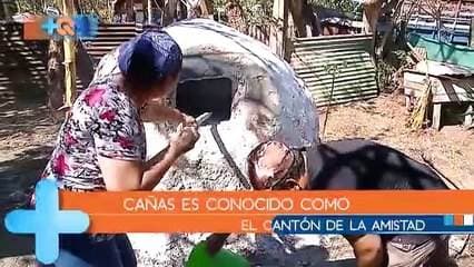 Cañas y sus 141 años de historia como el sexto cantón de la provincia de Guanacaste, nos reciben esta semana en Más que Noticias. Compuesto por 31 mil habitantes, Cañas es el cantón número 79 en la gira nacional.  La ciudad de la amistad como se le conoce al cantón, está conformado por 5 distritos: Cañas, Palmira, San Miguel, Bebedero y Porozal. Todos forman parte de un cantón que vive y disfruta de sus tradiciones, las corridas de toros y los boyeros.  Sus habitantes llevan consigo el calor humano y la alegría propia de los guanacastecos y de la cual se contagian los visitantes.  Esta semana descubriremos dónde ir de paseo, la protagonista de las famosas rosquillas  y tanelas y todo lo que podemos disfrutar en el cantón