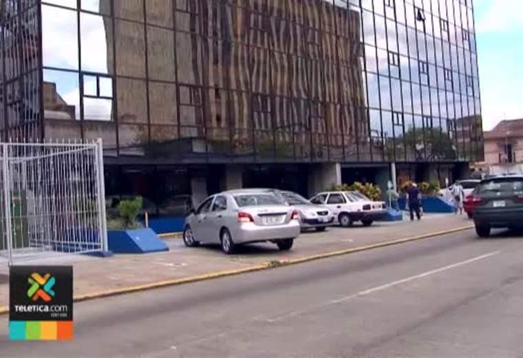 22.000 adultos mayores hacen fila para obtener una pensión, CCSS