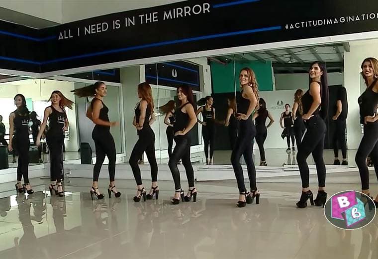 Ensayos de Miss Costa Rica previo a la conferencia de prensa