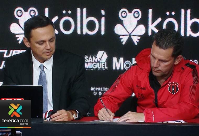 Salida de Javier Delgado