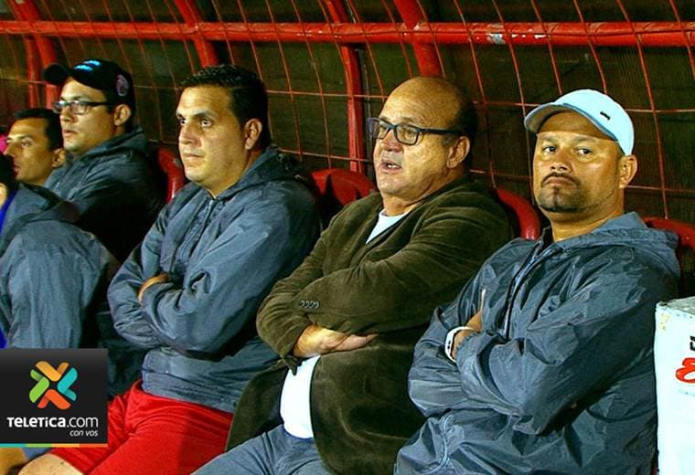 Jhonny Chaves renovó por 4 años con Santos