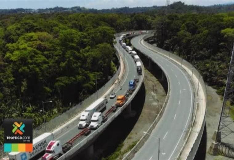Buses caribeños reporta que viajes a Limón tardan hasta tres horas más por colapso de APM Terminals