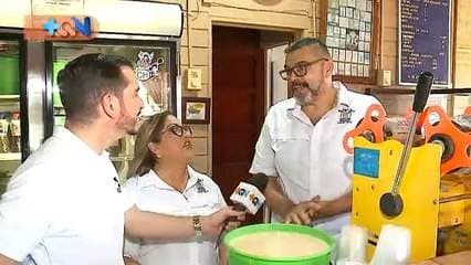 Le dicen la Leche Dormida y tiene desde 1946 de complacer a los vecinos de Cañas.  Todo comenzó en medio de un sueño, cuando a Don Rogelio, el creador de la leche, la bisabuela le dio la receta.   Hoy sigue la tradición y en Cañas no hay quién no la haya probado.