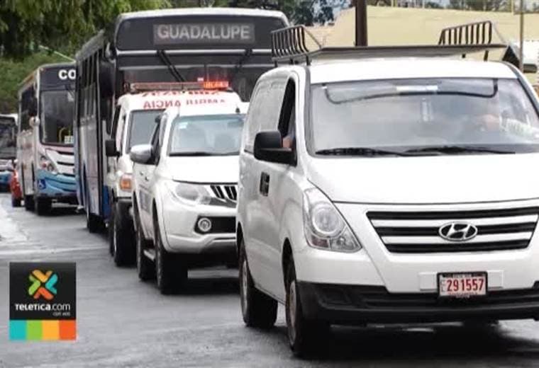 Construcción de túnel en el hospital Calderón Guardia genera caos en carretera