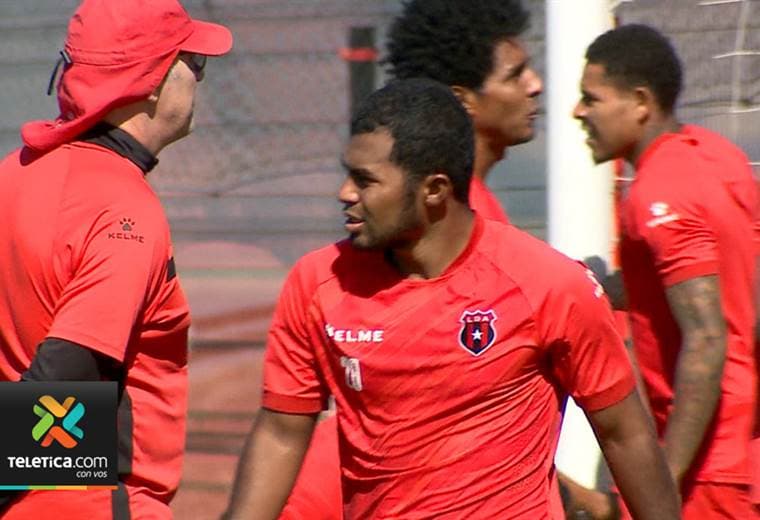 Freddy Álvarez es la tercera salida que reporta Alajuelense