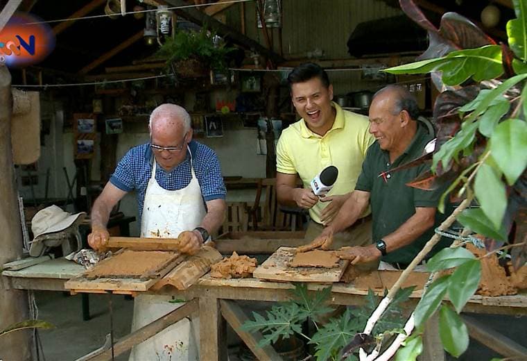 El Guarco y las tejas, una tradición que se niega a desaparecer