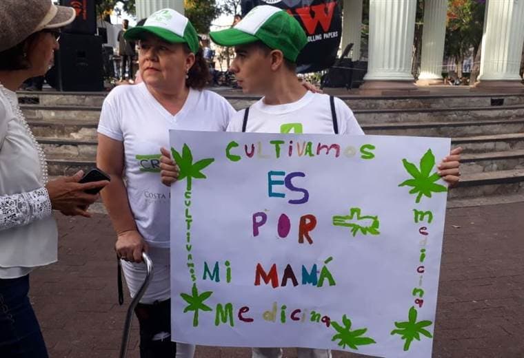 Marcha sobre la concientización del cannabis medicinal se efectuó este sábado en el Parque Morazán