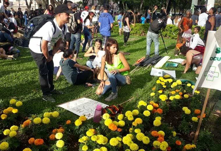 Marcha sobre la concientización del cannabis medicinal se efectuó este sábado en el Parque Morazán
