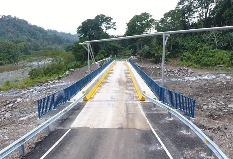 Puente en Río Torito en Peralta de Turrialba