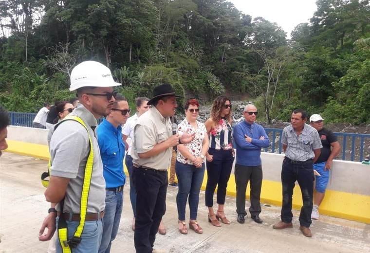 Puente en Río Torito en Peralta de Turrialba