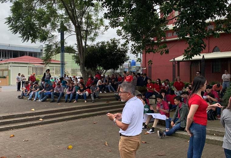 Tercera jornada de huelga intermitente convocada por APSE. Prensa APSE