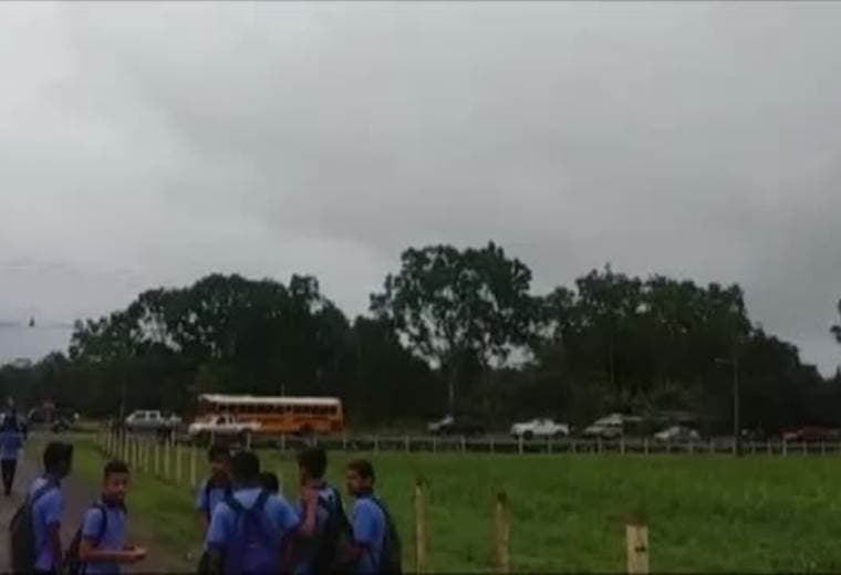Estudiantes todos los colegios de Guatuso y Upala en huelga