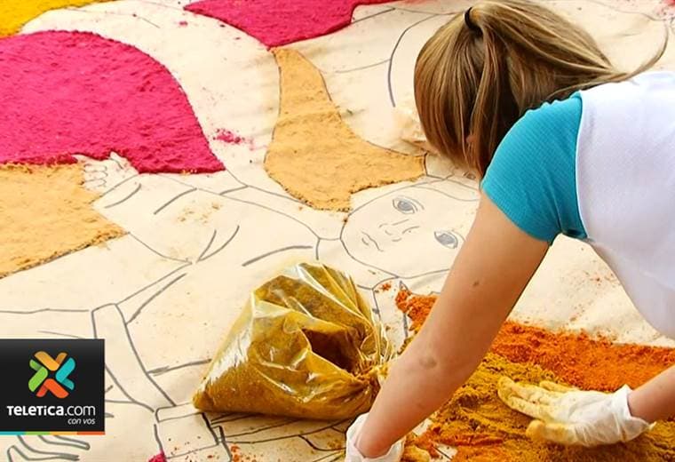 Niños y jóvenes celebran el Corpus Christi en el colegio Iribó