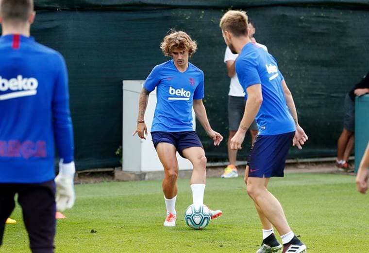 Antoine Griezmann durante su primera práctica con el Barcelona | FC Barcelona en Facebook