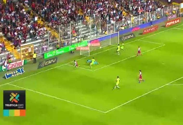 Manfred Ugalde de 17 años fue la figura en la pretemporada del Saprissa