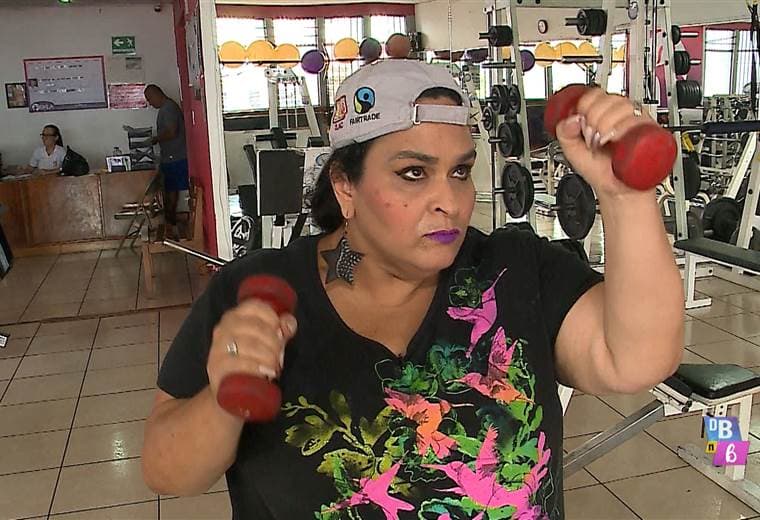 'Shakira' se motiva con pole dance en Heredia