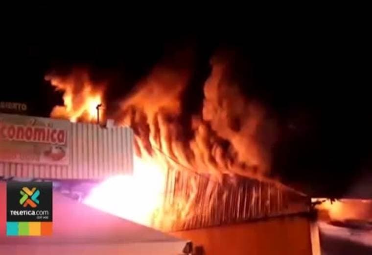 Autoridades aún no determinan las causas de incendio que consumió bodegas en Barranca Puntarenas