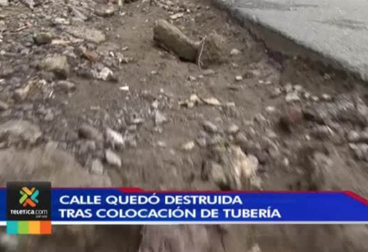 Vecinos de Cartago tienen meses esperando que arreglen calle que quedó destruida tras colocación de tubería